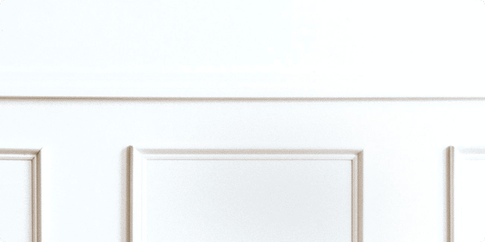 Fixer un miroir sans percer